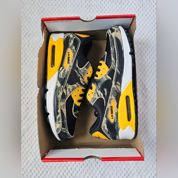 Nike Air Max 90 Premium IF1721-001 Black/University Gold/Parachute Beige Men 8.5 - Picture 11 of 12